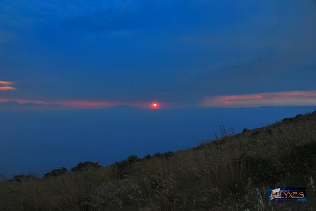 il tramonto su procida.JPG